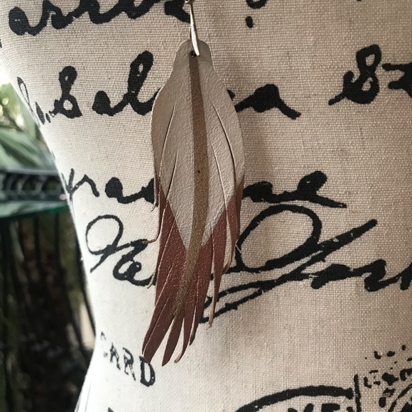 Leather Boho Feather Necklace - Picture 4 of 9